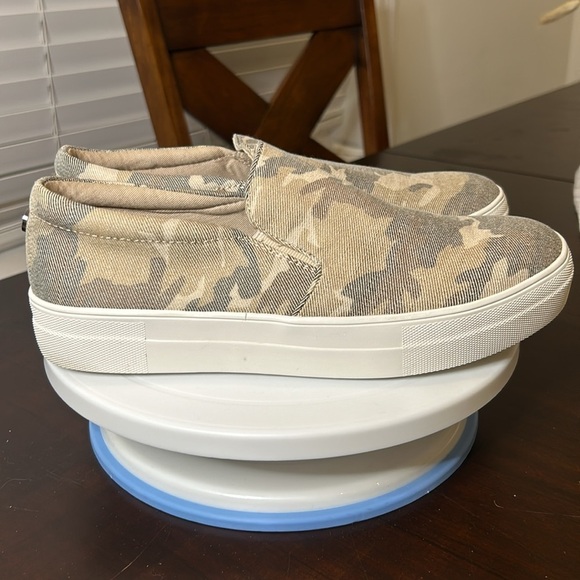 Steve Madden Gills-C Camo Slip On Sneaker Shoe Women Size 10 - Picture 5 of 17